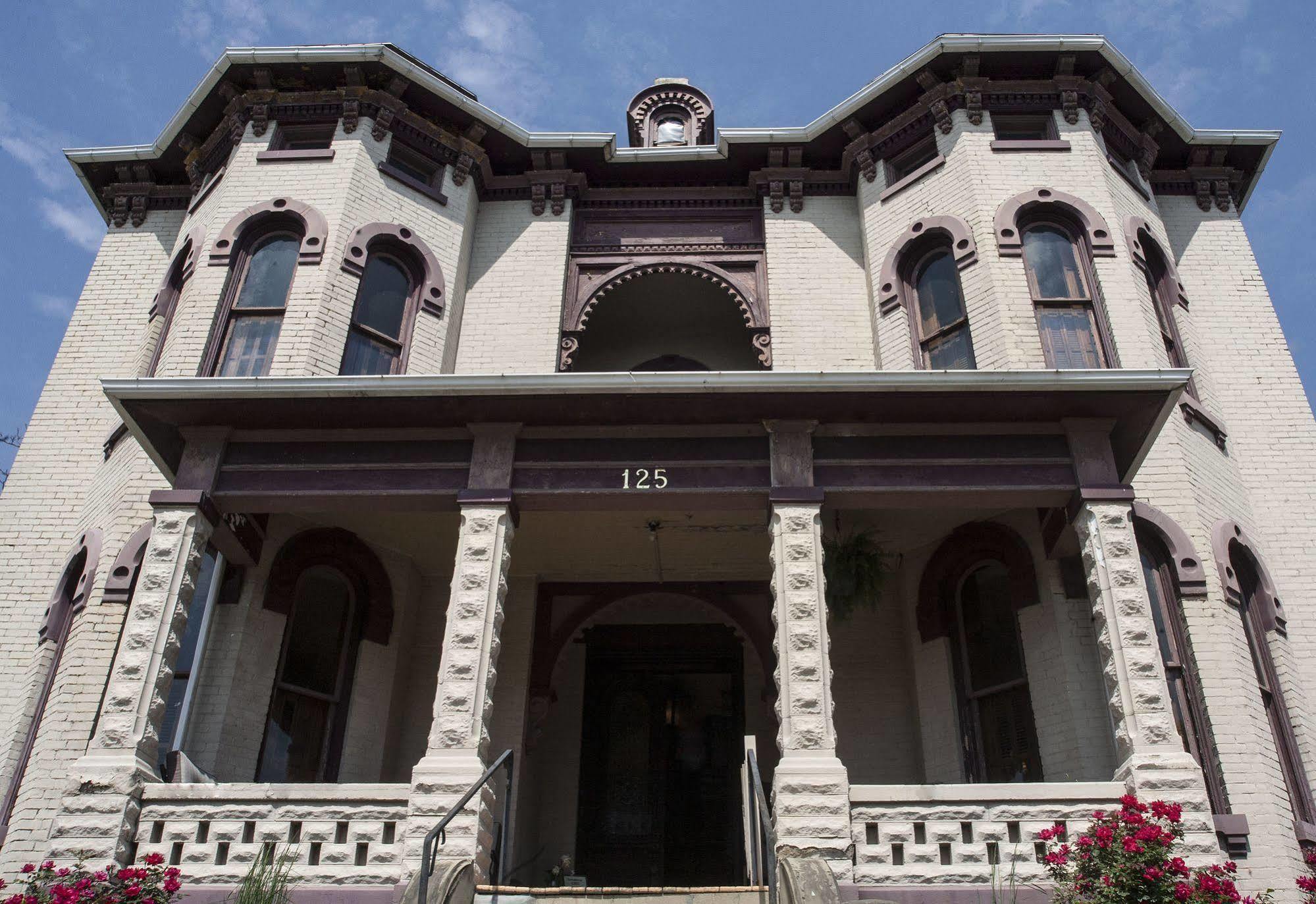 The Mitchell House Bed And Breakfast Circleville Exterior photo